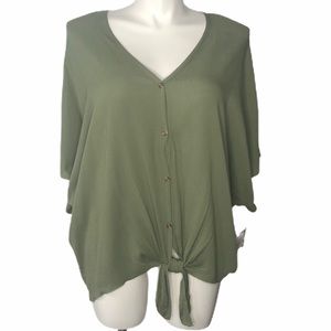 NEW!!!  Free Kisses tie front top 2X